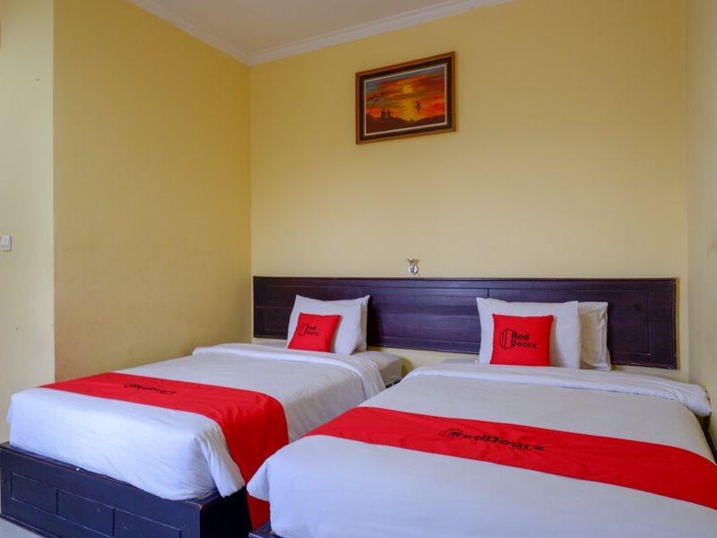 Hotel Reddoorz Near Citraland Waterpark Kendari à Lepoleop Extérieur photo