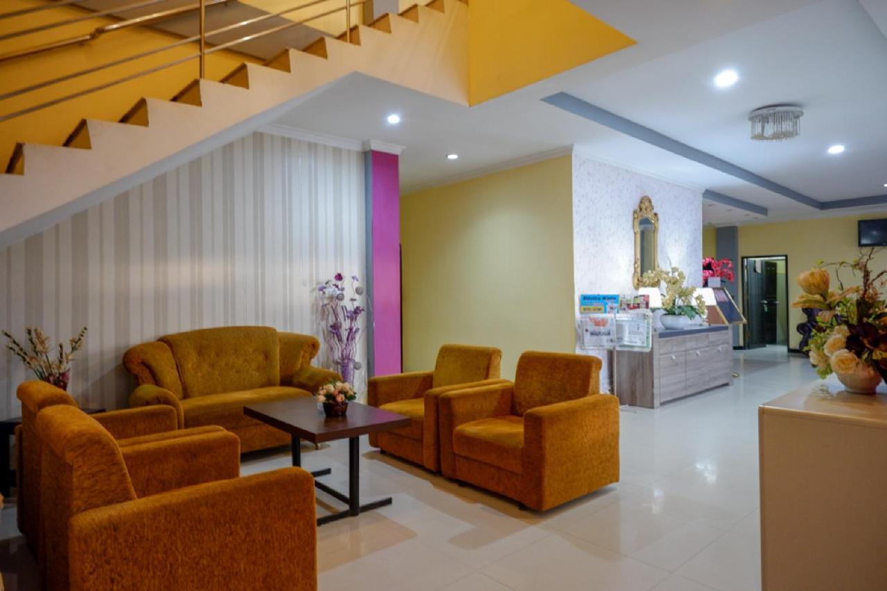 Hotel Reddoorz Near Citraland Waterpark Kendari à Lepoleop Extérieur photo