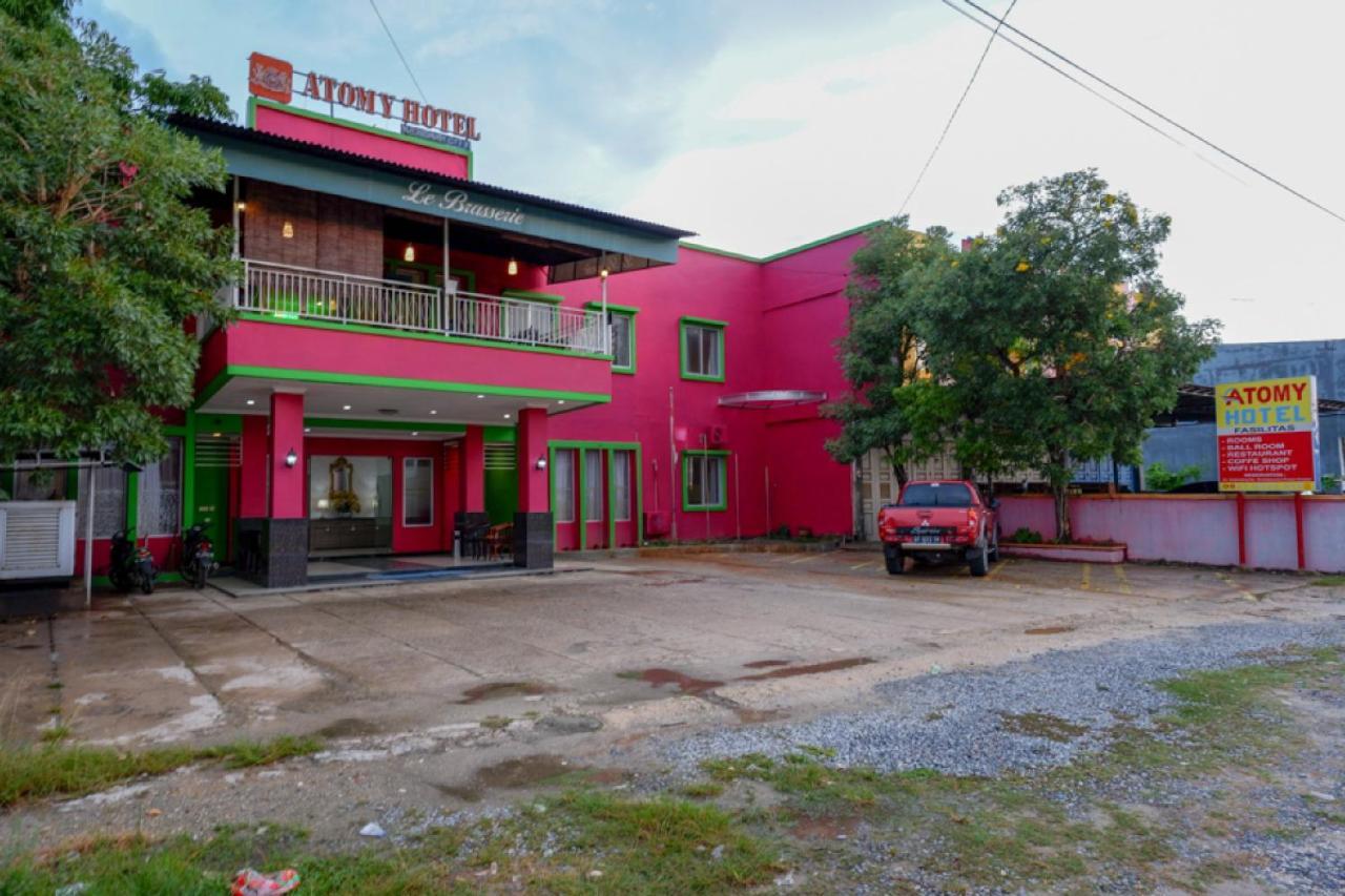 Hotel Reddoorz Near Citraland Waterpark Kendari à Lepoleop Extérieur photo