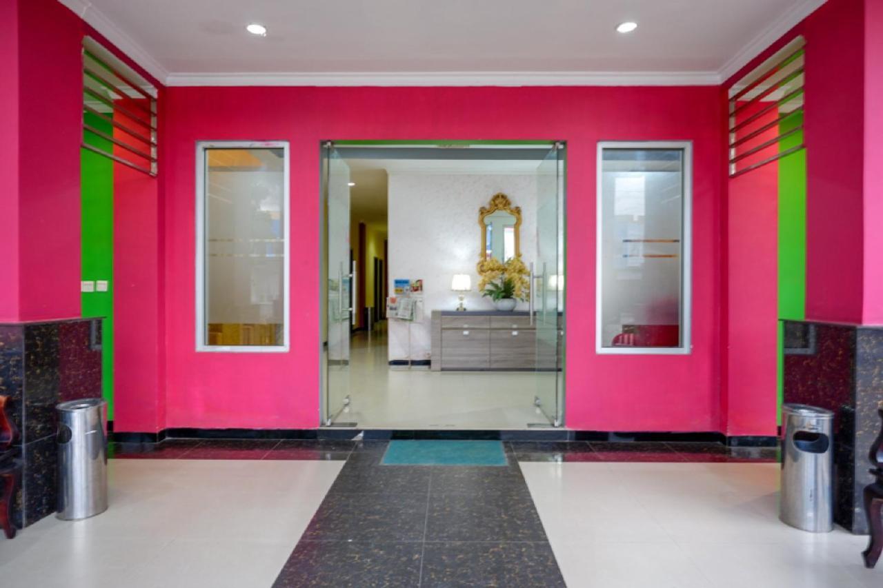Hotel Reddoorz Near Citraland Waterpark Kendari à Lepoleop Extérieur photo