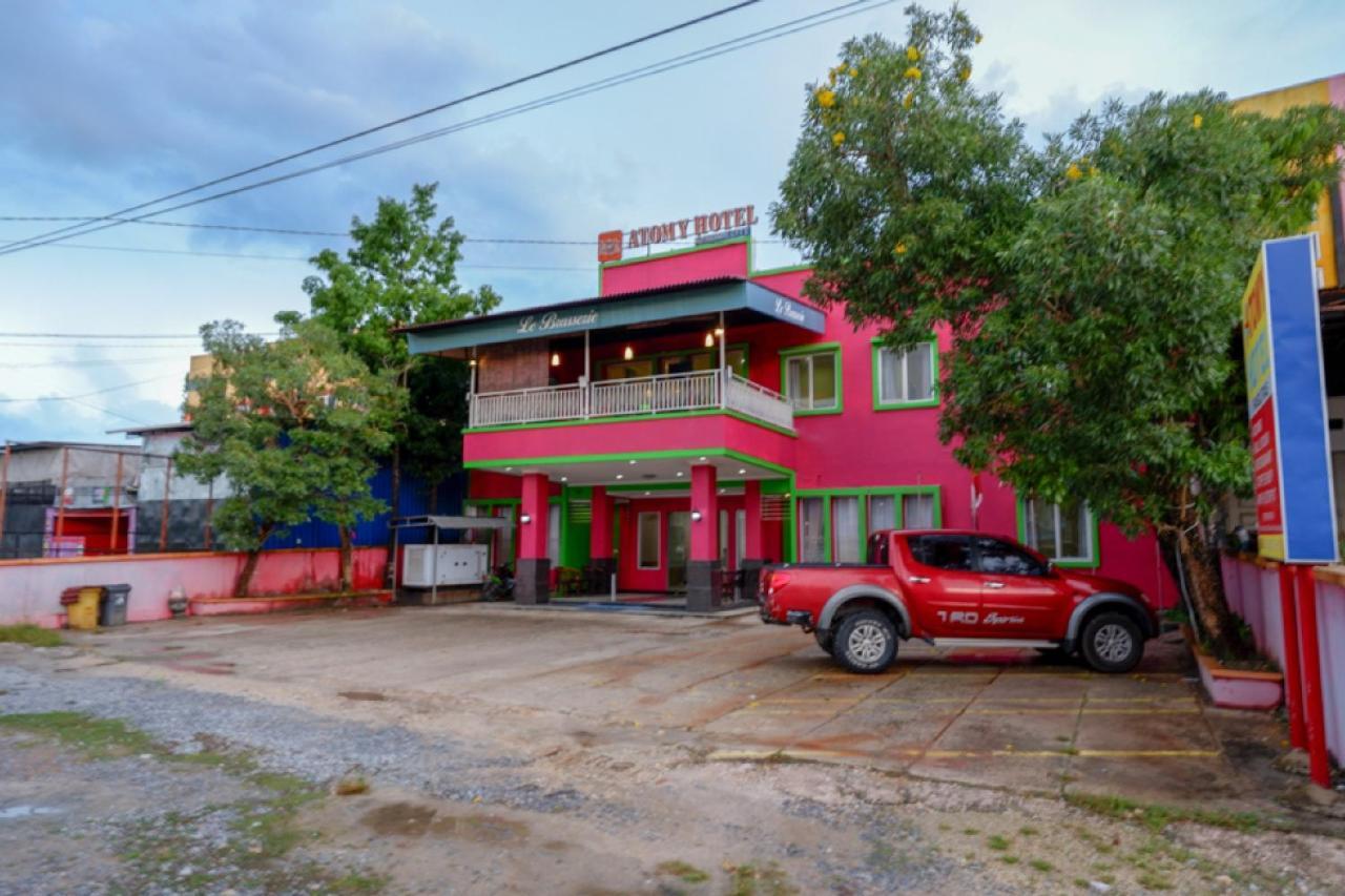 Hotel Reddoorz Near Citraland Waterpark Kendari à Lepoleop Extérieur photo