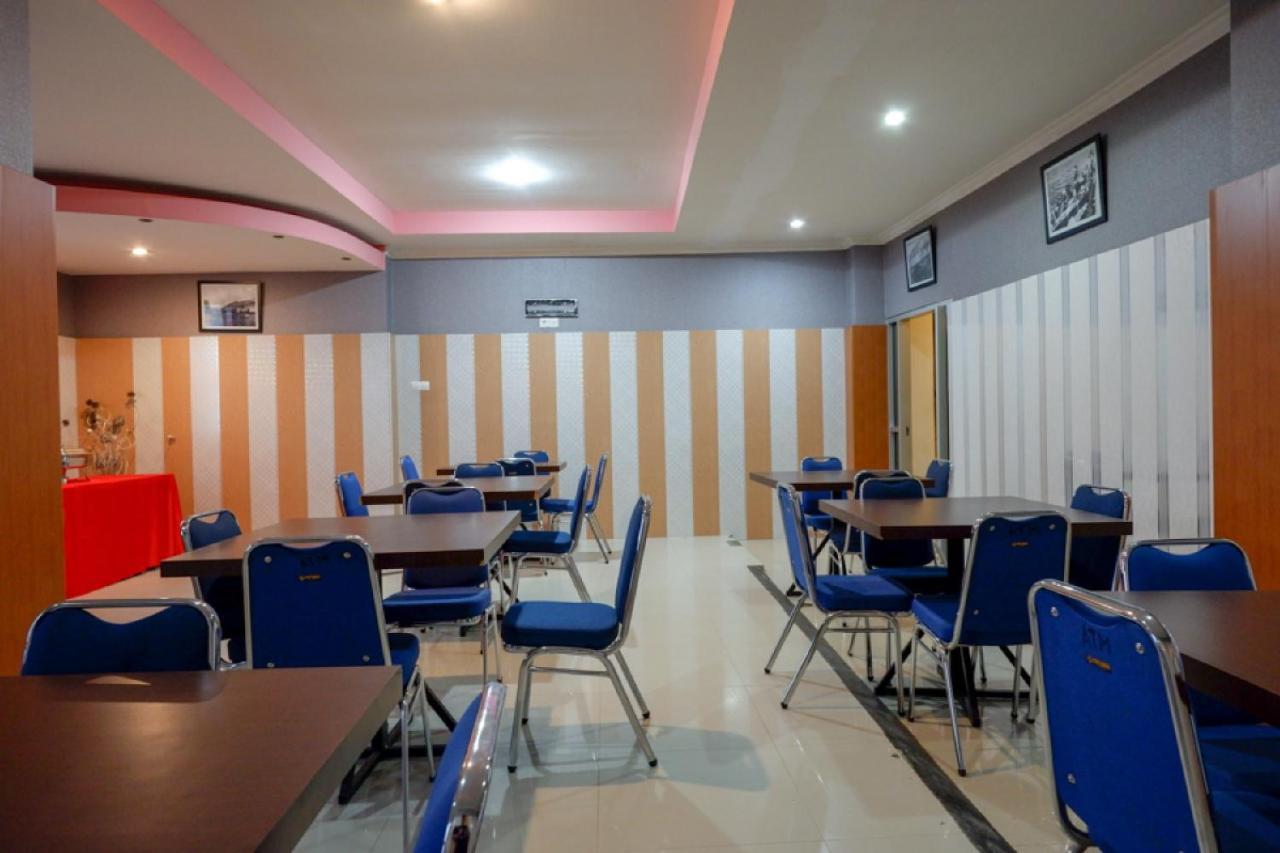 Hotel Reddoorz Near Citraland Waterpark Kendari à Lepoleop Extérieur photo