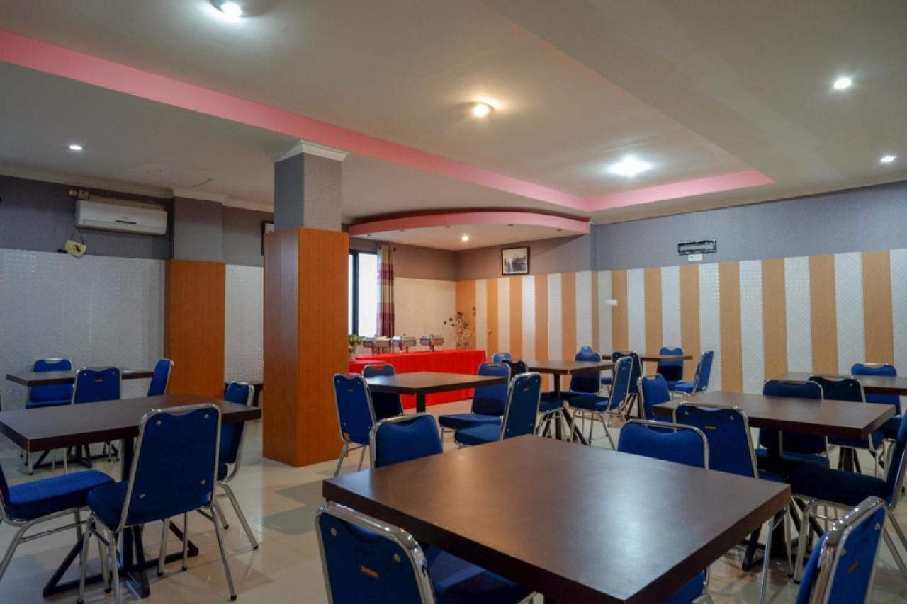 Hotel Reddoorz Near Citraland Waterpark Kendari à Lepoleop Extérieur photo