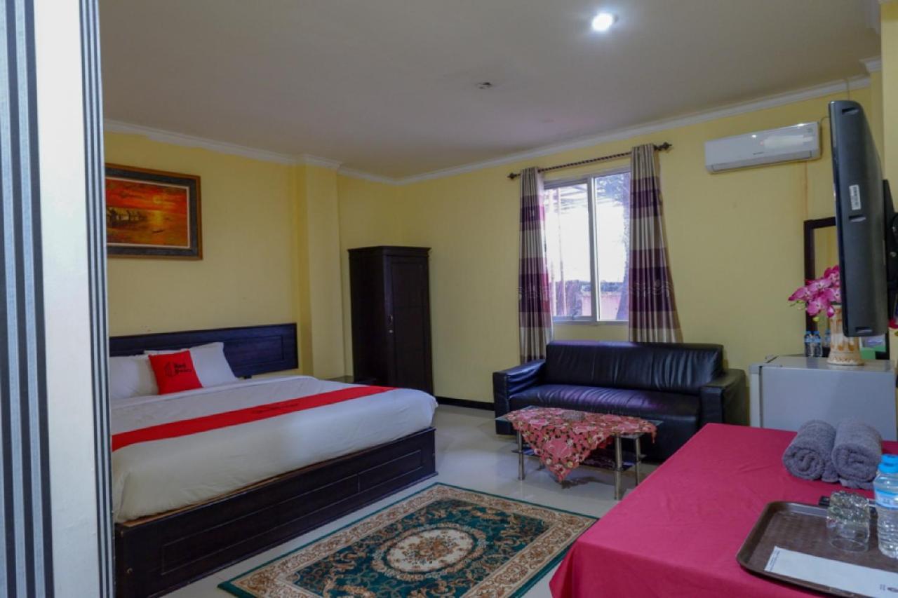 Hotel Reddoorz Near Citraland Waterpark Kendari à Lepoleop Extérieur photo