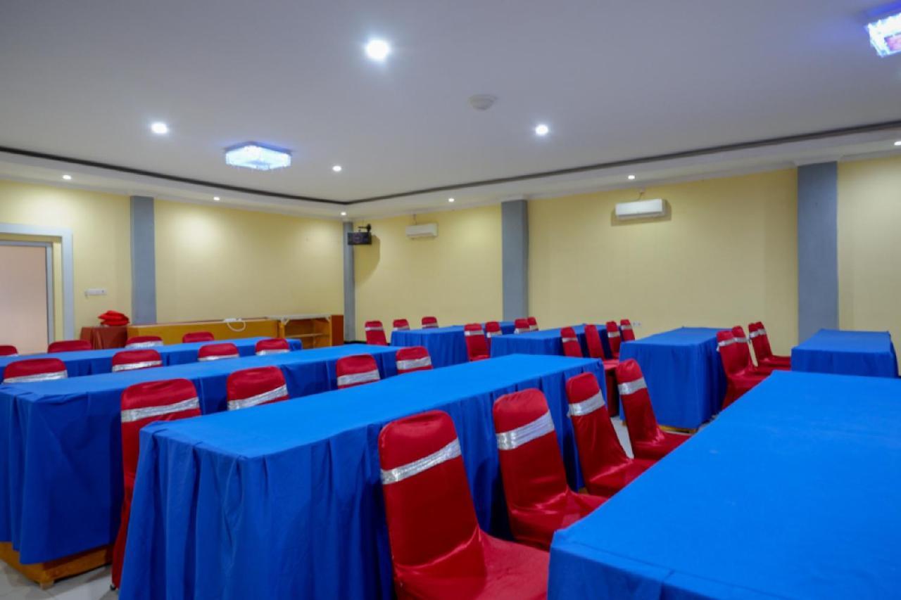 Hotel Reddoorz Near Citraland Waterpark Kendari à Lepoleop Extérieur photo