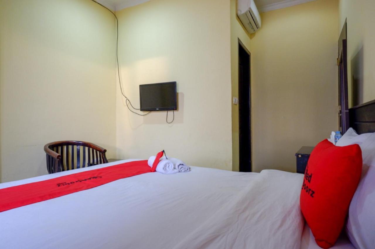 Hotel Reddoorz Near Citraland Waterpark Kendari à Lepoleop Extérieur photo