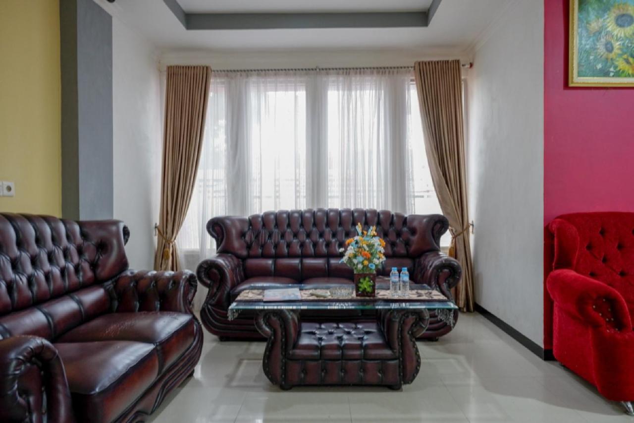 Hotel Reddoorz Near Citraland Waterpark Kendari à Lepoleop Extérieur photo
