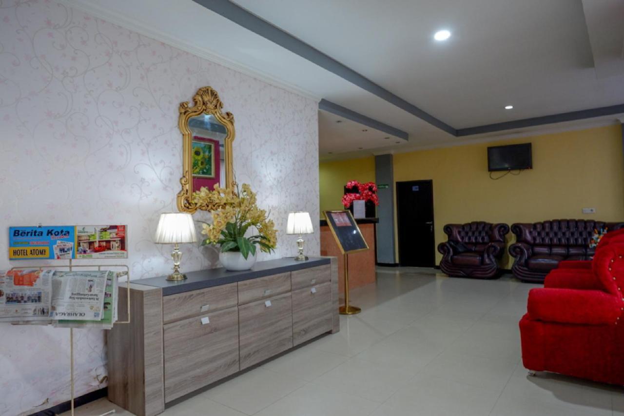 Hotel Reddoorz Near Citraland Waterpark Kendari à Lepoleop Extérieur photo