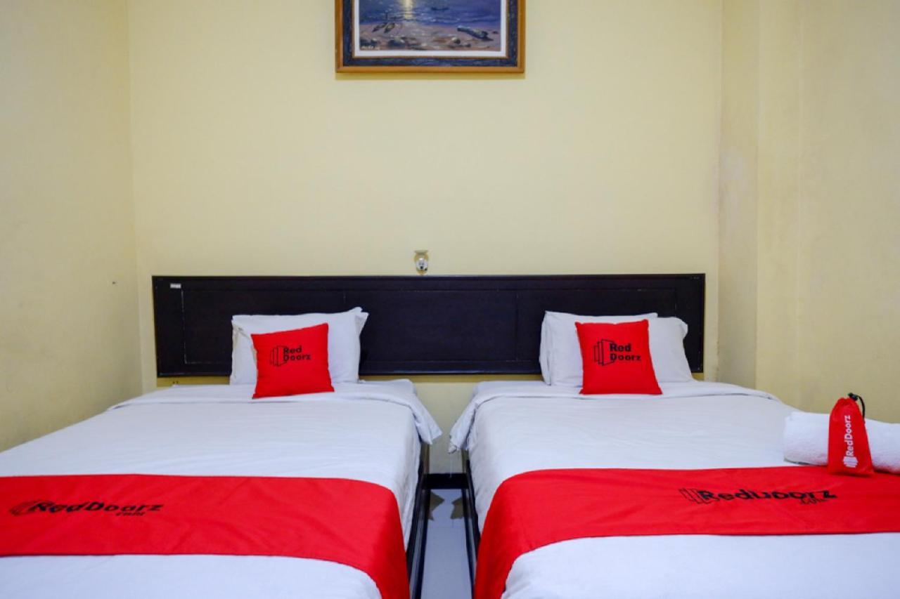 Hotel Reddoorz Near Citraland Waterpark Kendari à Lepoleop Extérieur photo