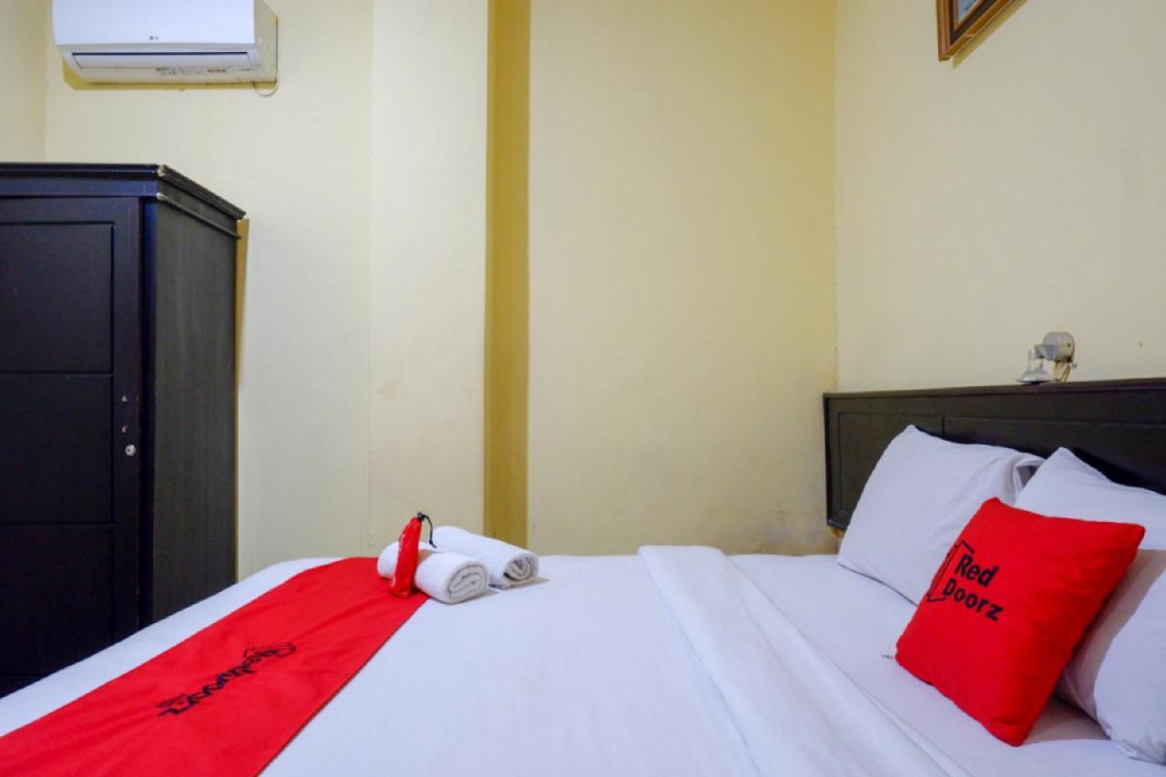 Hotel Reddoorz Near Citraland Waterpark Kendari à Lepoleop Extérieur photo