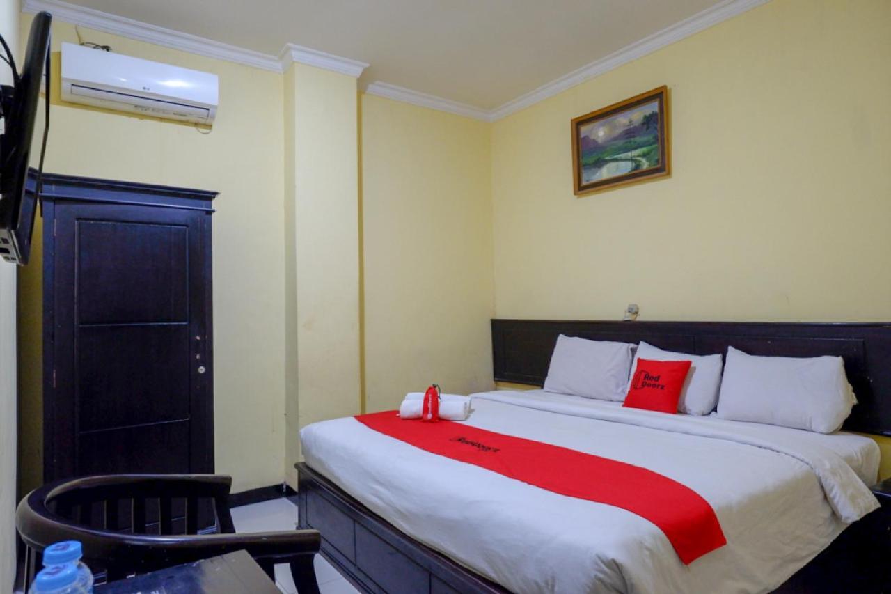 Hotel Reddoorz Near Citraland Waterpark Kendari à Lepoleop Extérieur photo