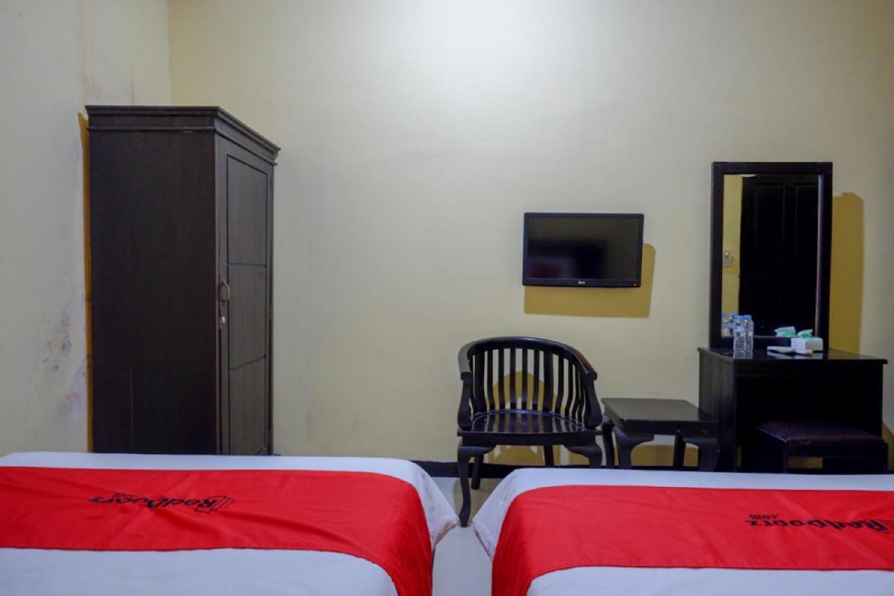 Hotel Reddoorz Near Citraland Waterpark Kendari à Lepoleop Extérieur photo