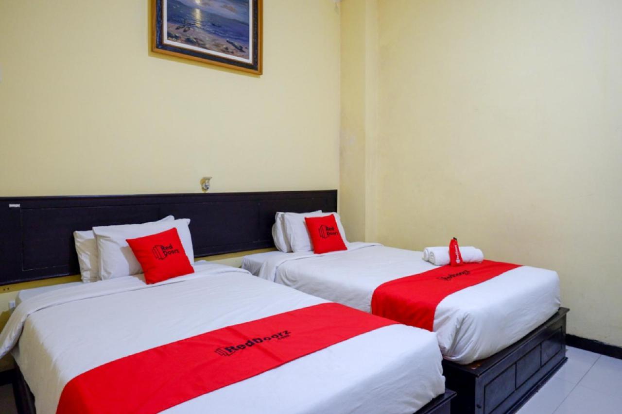 Hotel Reddoorz Near Citraland Waterpark Kendari à Lepoleop Extérieur photo