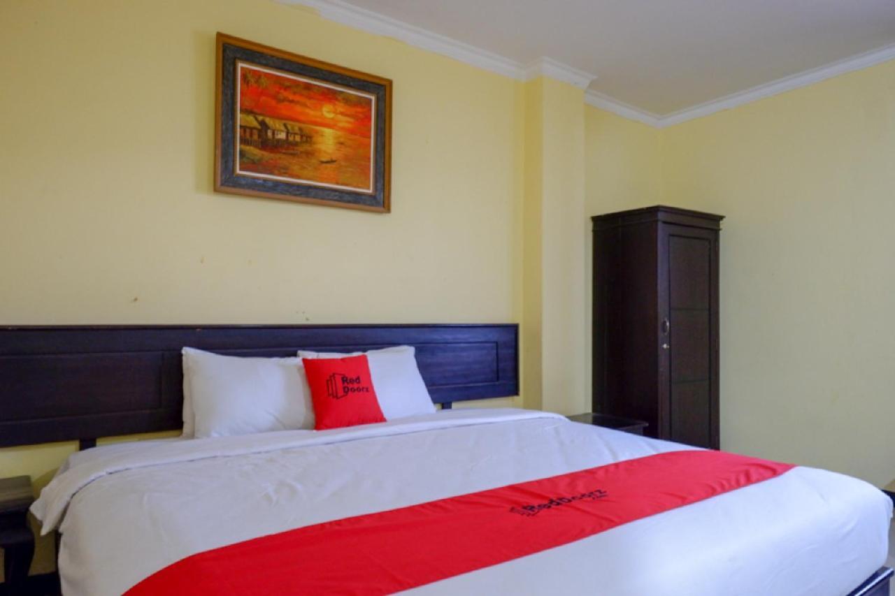 Hotel Reddoorz Near Citraland Waterpark Kendari à Lepoleop Extérieur photo