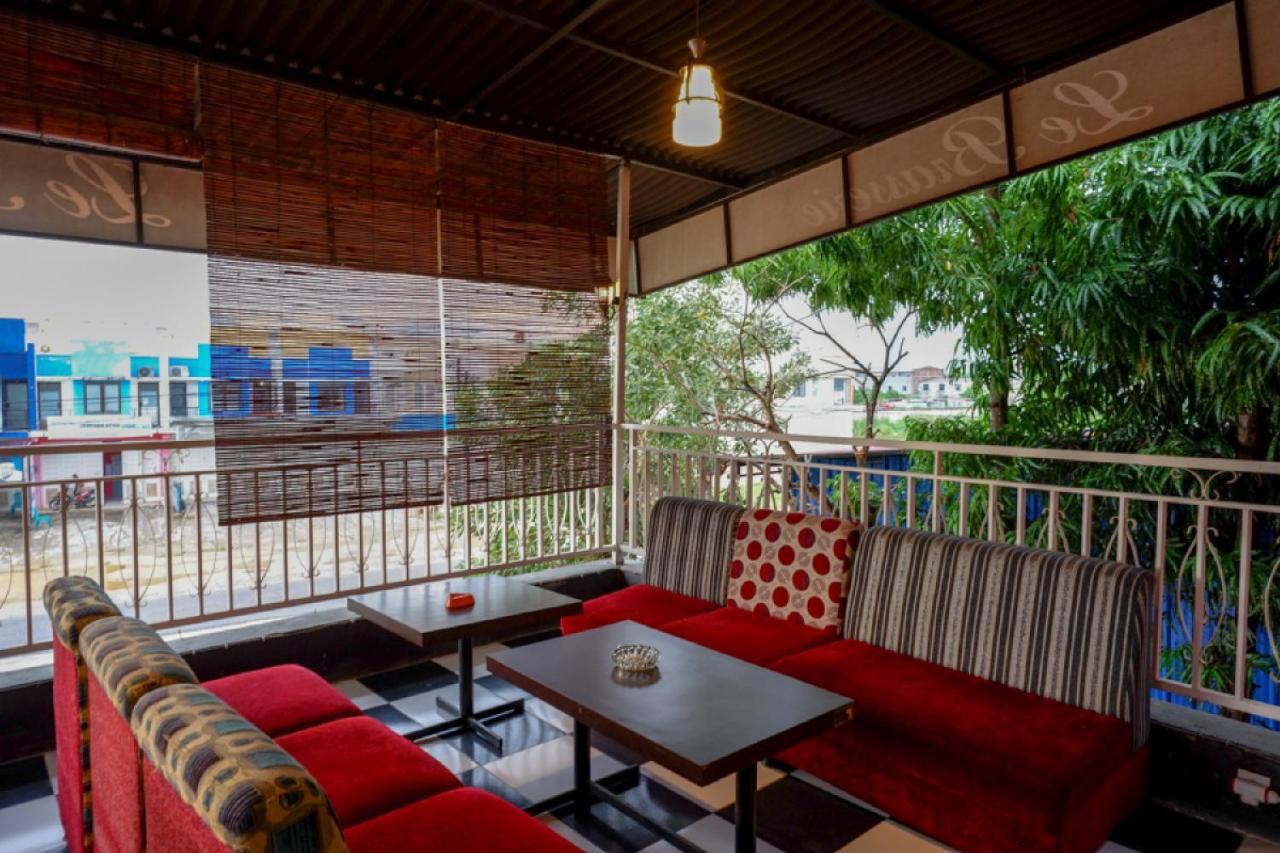 Hotel Reddoorz Near Citraland Waterpark Kendari à Lepoleop Extérieur photo