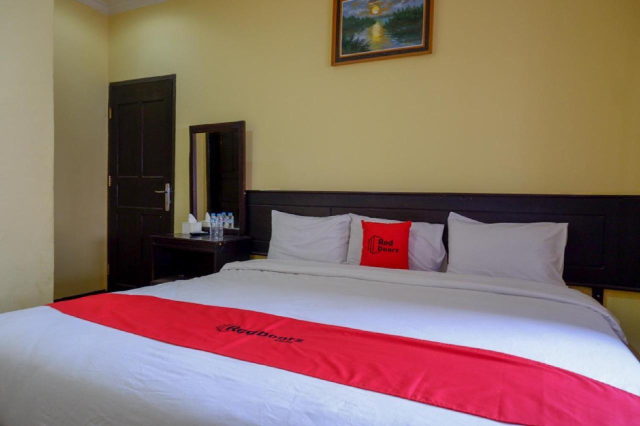 Hotel Reddoorz Near Citraland Waterpark Kendari à Lepoleop Extérieur photo