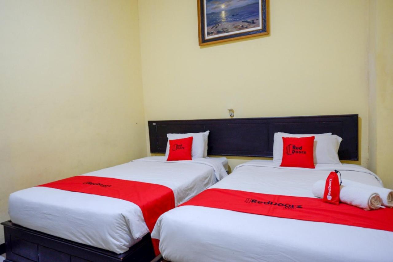 Hotel Reddoorz Near Citraland Waterpark Kendari à Lepoleop Extérieur photo