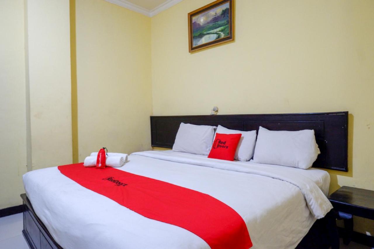 Hotel Reddoorz Near Citraland Waterpark Kendari à Lepoleop Extérieur photo