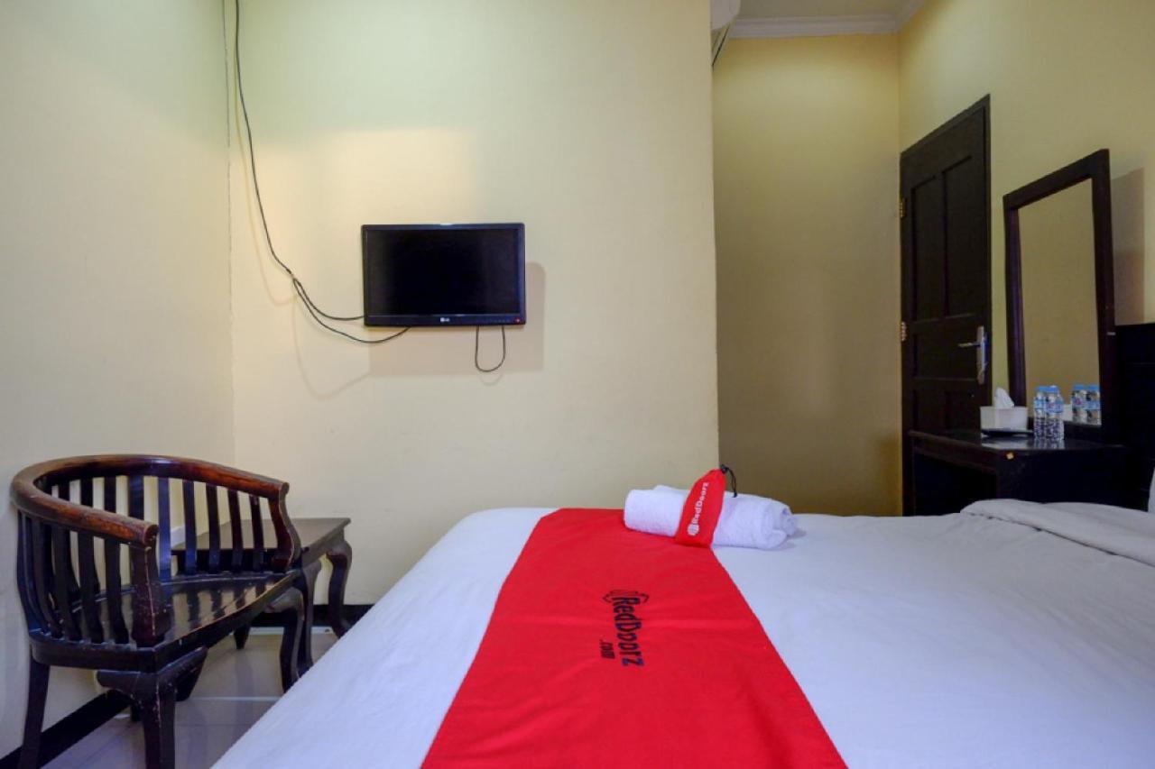 Hotel Reddoorz Near Citraland Waterpark Kendari à Lepoleop Extérieur photo