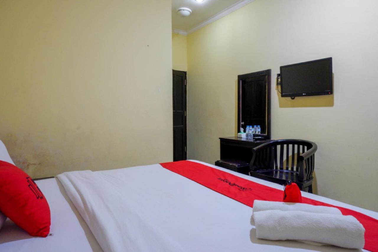 Hotel Reddoorz Near Citraland Waterpark Kendari à Lepoleop Extérieur photo